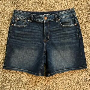 Maurice’s Edgely high rise denim shorts -size 12